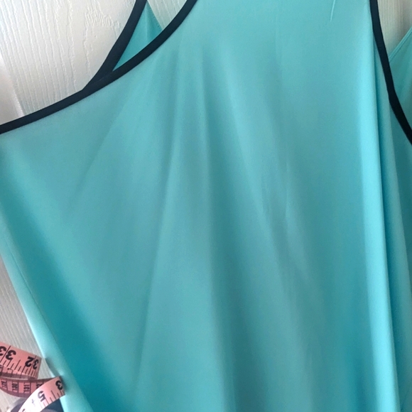 Flowy Strappy V-Neck Top - Picture 3 of 5